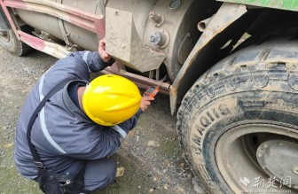 燃气险情急处置 多方联动保平安——襄阳华润燃气成功化解两辆LNG渣土车泄漏隐患